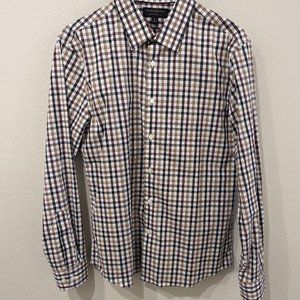 Banana Republic Medium Wrinkle Free Untucked Fit Long Sleeve Button Down